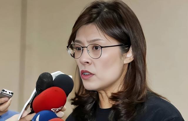 九游体育-难怪民进党气得跳脚也不敢抓郑丽文，她背后的保护伞，让绿营绝望
